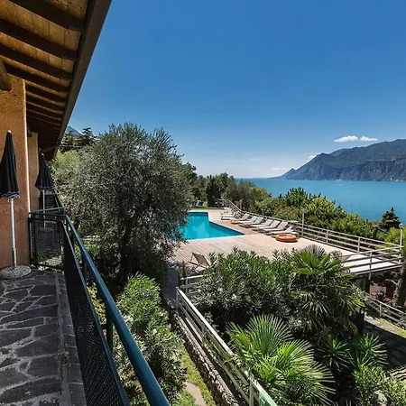 Zwei-zimmer-wohnung Mit Seeblick- Grill Und Gemeinschaftspool By Interhome