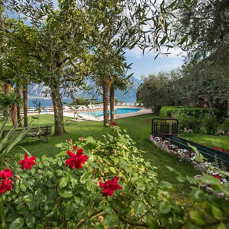 Zwei-zimmer-wohnung Mit Seeblick- Grill Und Gemeinschaftspool By Interhome Malcesine