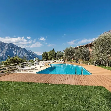 Zwei-zimmer-wohnung Mit Seeblick- Grill Und Gemeinschaftspool By Interhome Daire