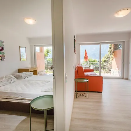 Zwei-zimmer-wohnung Mit Seeblick- Grill Und Gemeinschaftspool By Interhome Apartmán