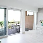 Apartmán Zwei-zimmer-wohnung Mit Seeblick- Grill Und Gemeinschaftspool By Interhome *