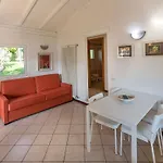 Apartmán Zwei-zimmer-wohnung Mit Seeblick- Grill Und Gemeinschaftspool By Interhome *