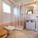 Zwei-zimmer-wohnung Mit Seeblick- Grill Und Gemeinschaftspool By Interhome Apartmán