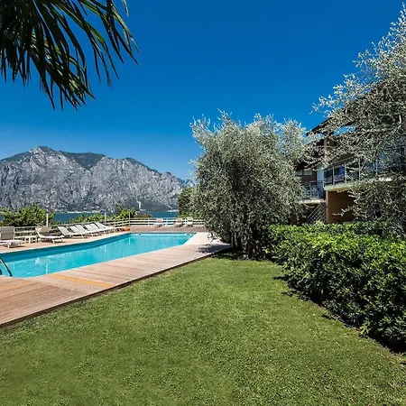 Zwei-zimmer-wohnung Mit Seeblick- Grill Und Gemeinschaftspool By Interhome Appartamento