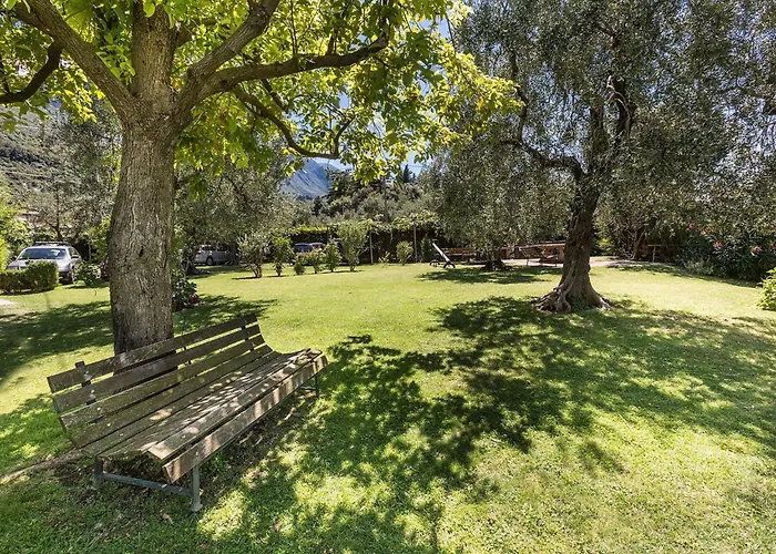 Zwei-zimmer-wohnung Mit Seeblick- Grill Und Gemeinschaftspool By Interhome *