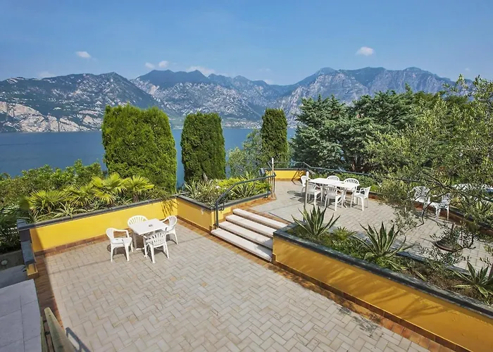 Zwei-zimmer-wohnung Mit Seeblick- Grill Und Gemeinschaftspool By Interhome * Malcesine