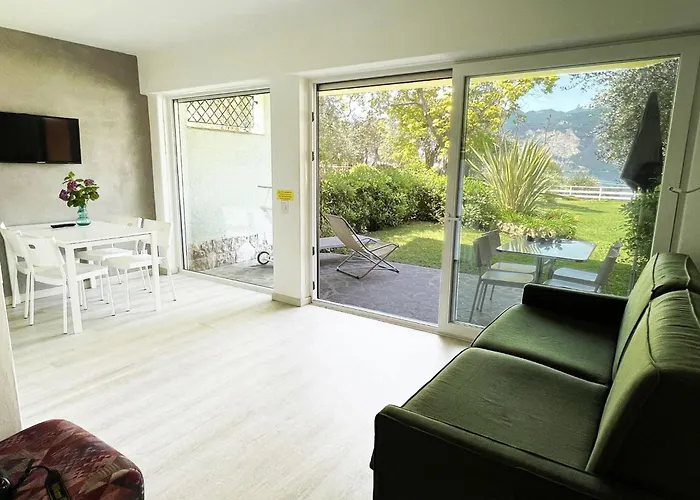 Zwei-zimmer-wohnung Mit Seeblick- Grill Und Gemeinschaftspool By Interhome Malcesine