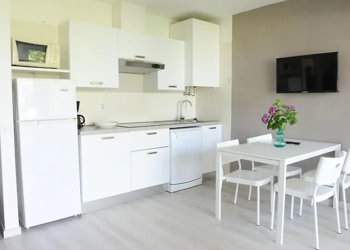 Zwei-zimmer-wohnung Mit Seeblick- Grill Und Gemeinschaftspool By Interhome Malcesine