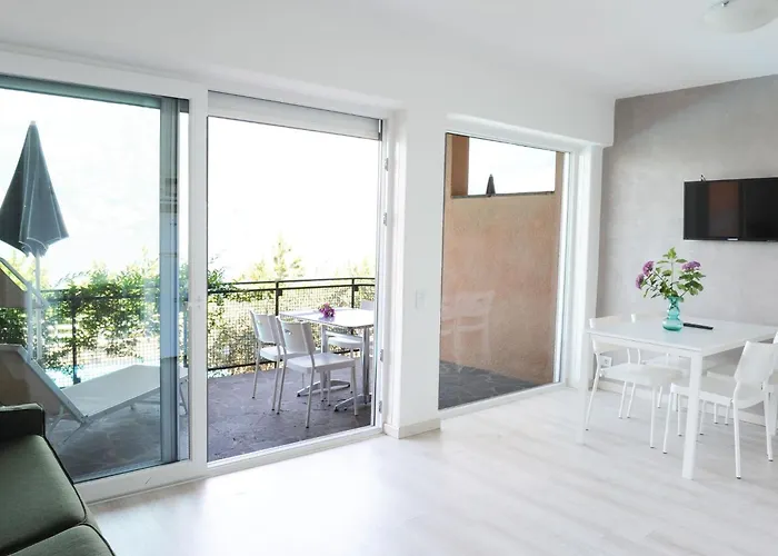 Apartamento Zwei-zimmer-wohnung Mit Seeblick- Grill Und Gemeinschaftspool By Interhome *