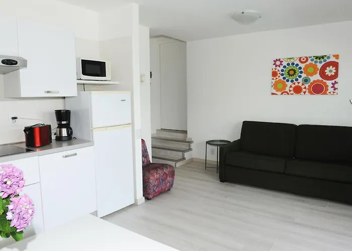 Zwei-zimmer-wohnung Mit Seeblick- Grill Und Gemeinschaftspool By Interhome Malcesine