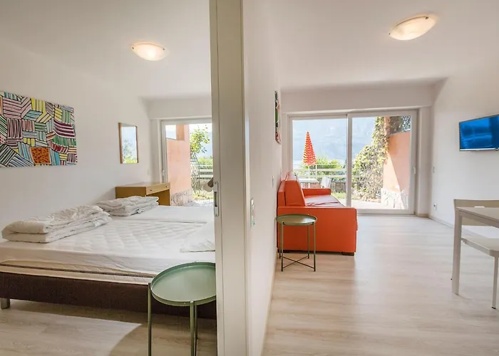 Zwei-zimmer-wohnung Mit Seeblick- Grill Und Gemeinschaftspool By Interhome Apartamento