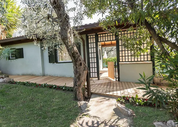 Zwei-zimmer-wohnung Mit Seeblick- Grill Und Gemeinschaftspool By Interhome Malcesine