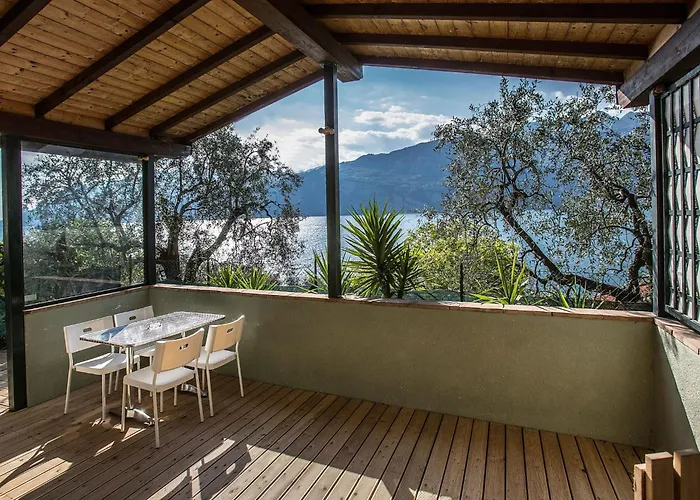 Zwei-zimmer-wohnung Mit Seeblick- Grill Und Gemeinschaftspool By Interhome