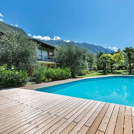 Zwei-zimmer-wohnung Mit Seeblick- Grill Und Gemeinschaftspool By Interhome 아파트