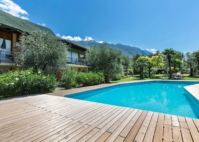 Zwei-zimmer-wohnung Mit Seeblick- Grill Und Gemeinschaftspool By Interhome 아파트