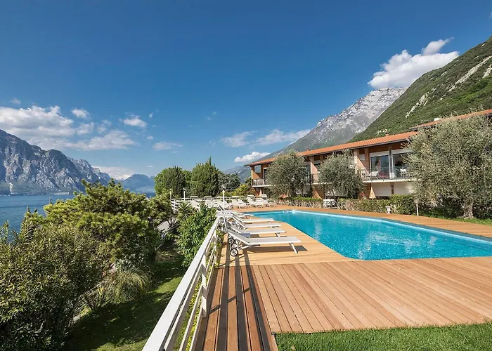 Zwei-zimmer-wohnung Mit Seeblick- Grill Und Gemeinschaftspool By Interhome *