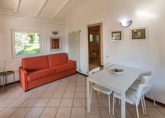 아파트 Zwei-zimmer-wohnung Mit Seeblick- Grill Und Gemeinschaftspool By Interhome *